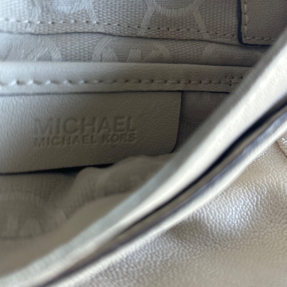 Michael Kors Small Cream Leather Crossbody Shoulder Bag - Picture 10 of 12